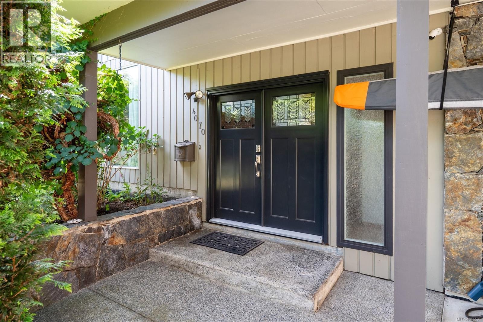 4070 Larchwood Dr - Image 5