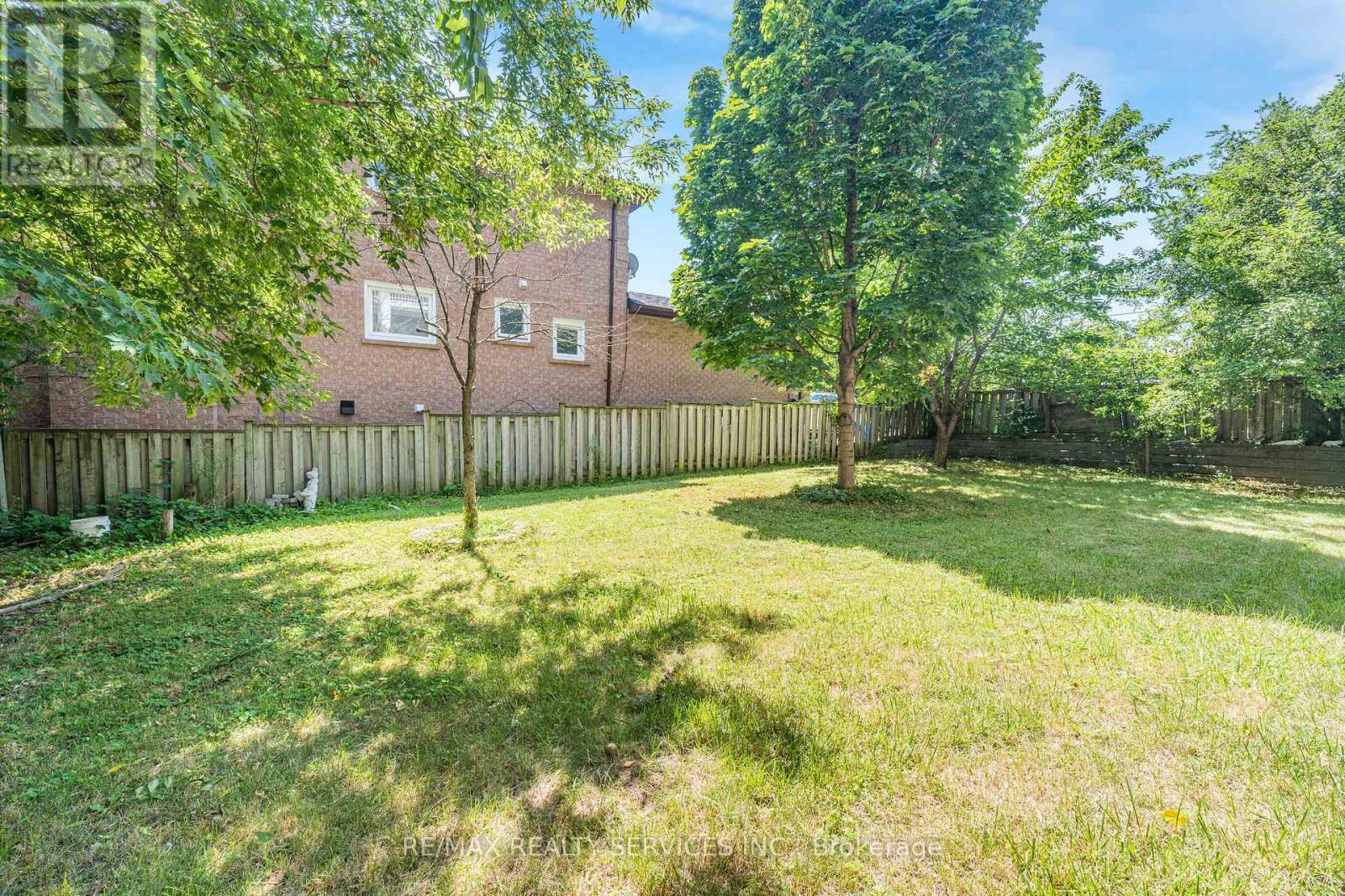 135 SPRUCE AVENUE - Image 21