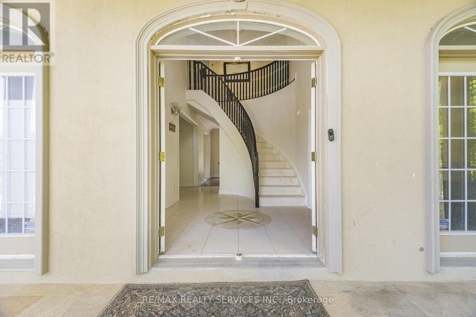 135 SPRUCE AVENUE - 8