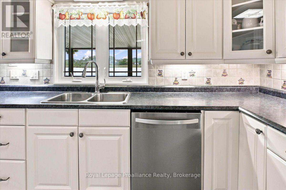 40 RIVERVIEW DRIVE - 11