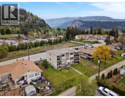 525 11th Avenue, Castlegar, BC V1N1J6 Photo 7