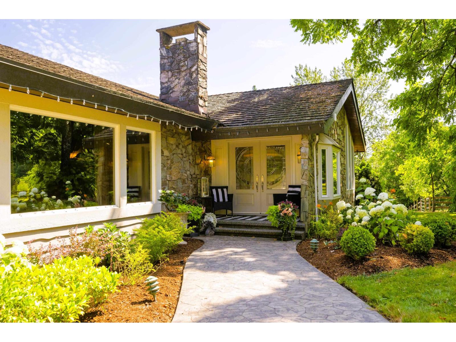 3 Bed, 4 Bath House for Sale in Langley – 9837 MCKINNON CRESCENT, Langley – MLS# R3154502 - Image 2