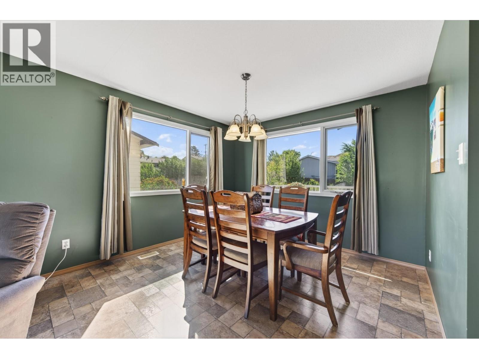 1106 Maclean Crescent - 11