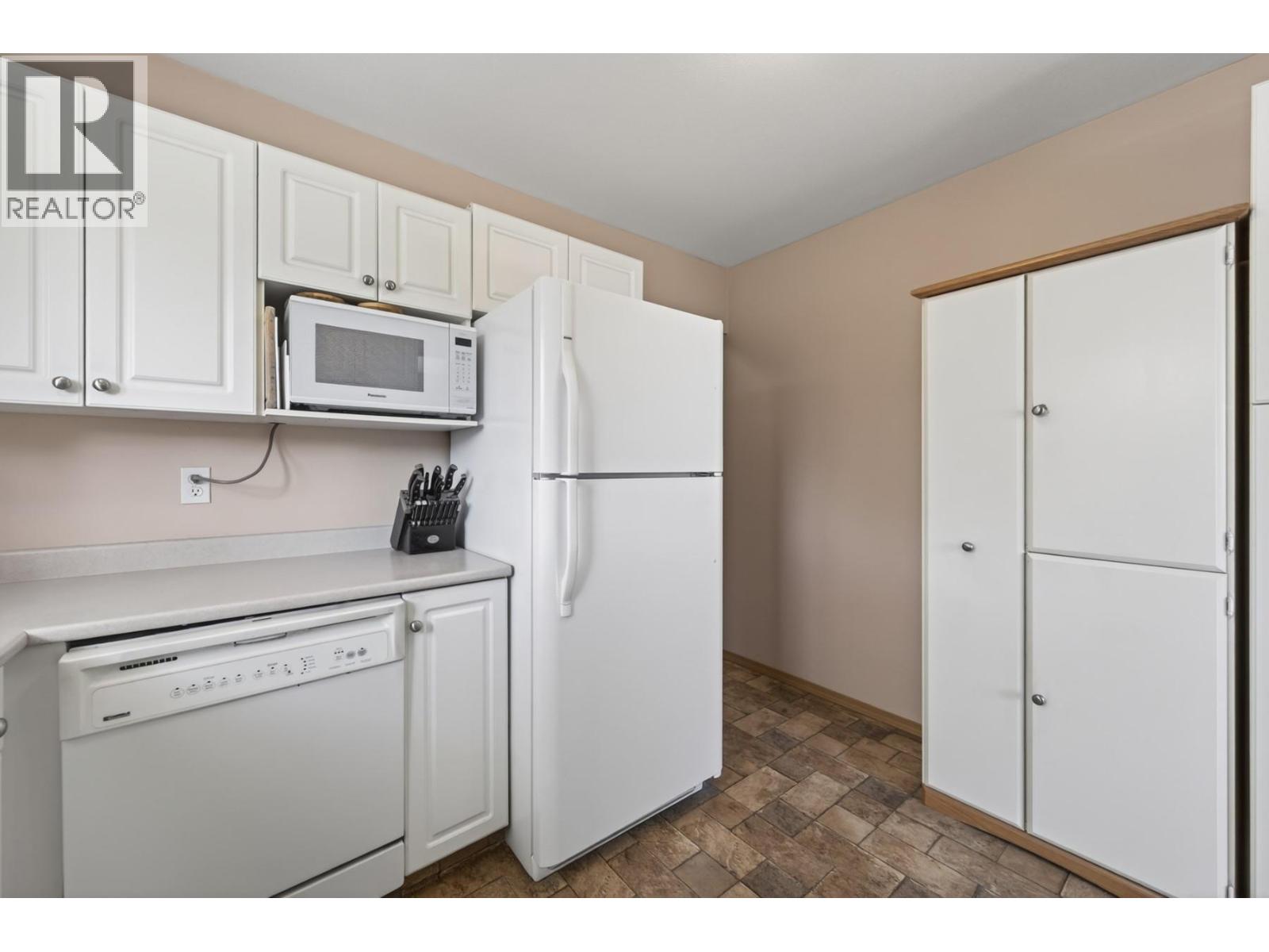 1106 Maclean Crescent - Image 9