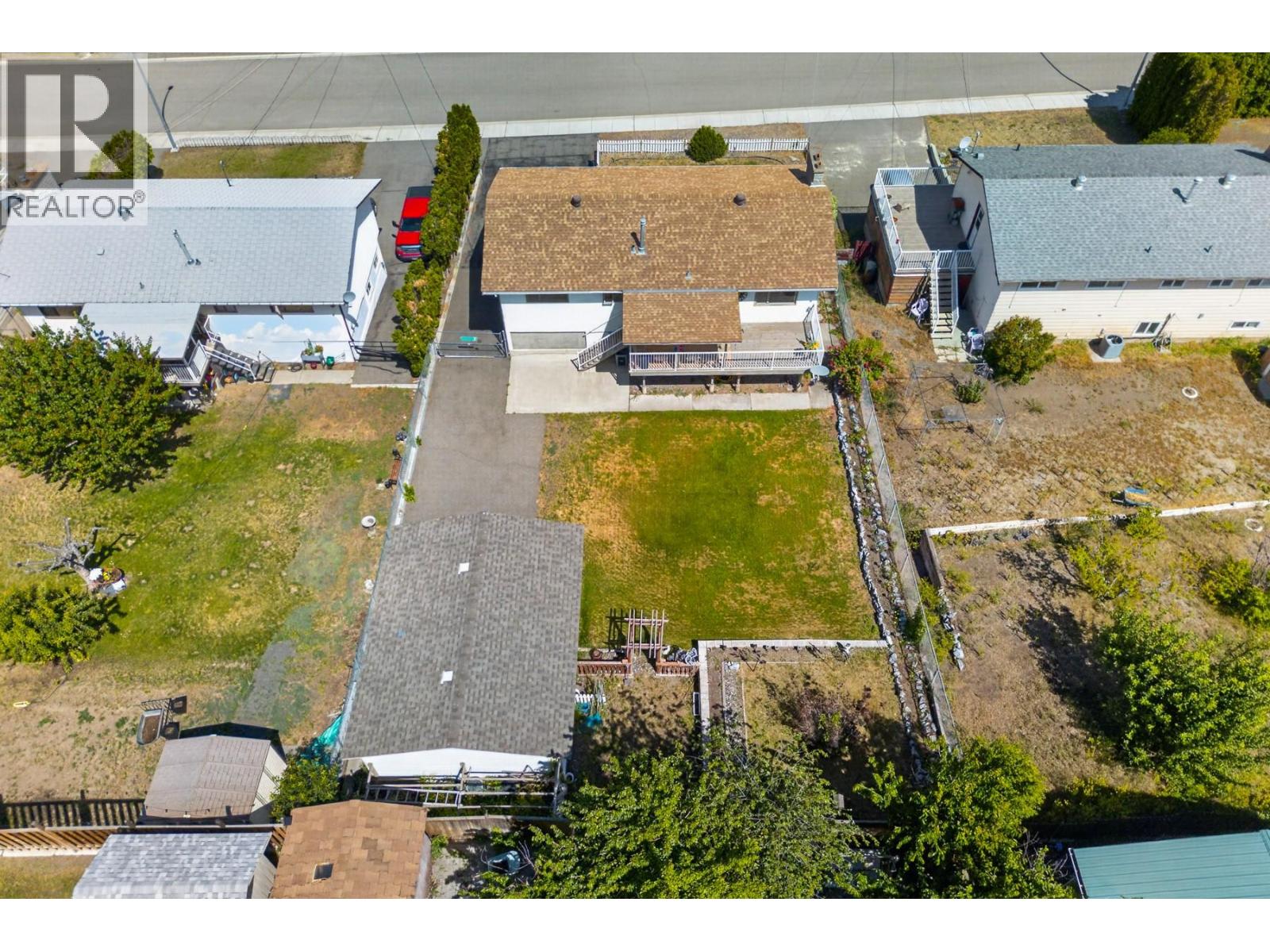1106 Maclean Crescent - 2