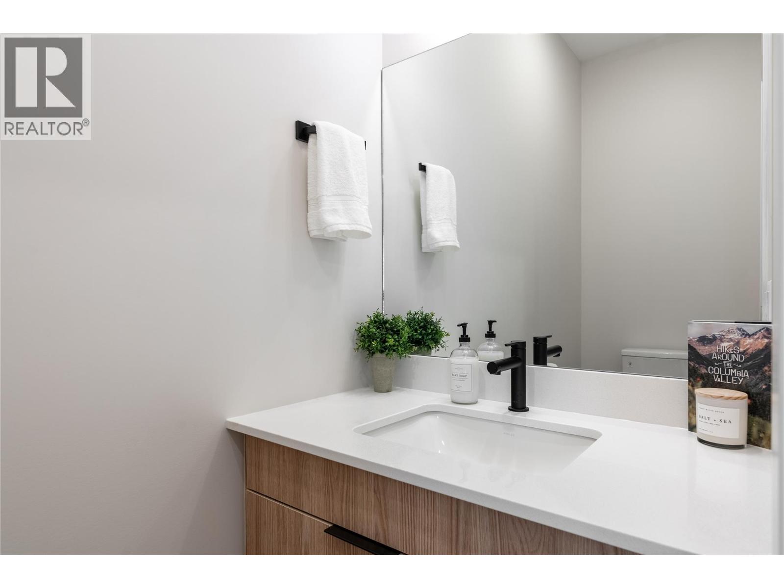 #403 2116 Panorama Drive - 25