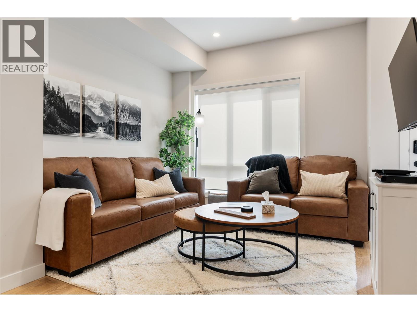 #403 2116 Panorama Drive - 12