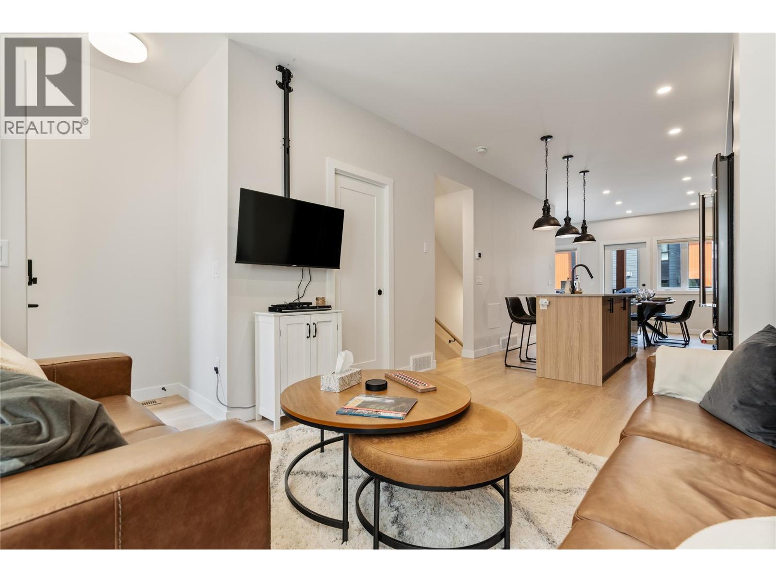 #403 2116 Panorama Drive - 13