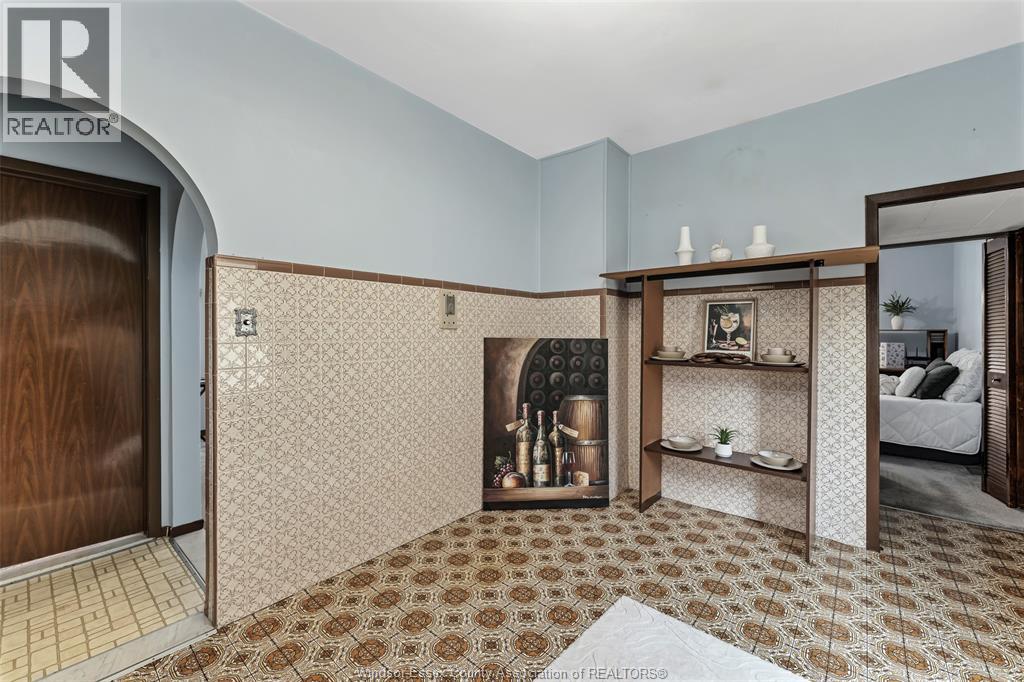 841 PIERRE AVENUE - 11