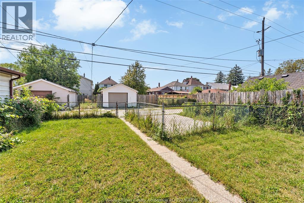 841 PIERRE AVENUE - 25