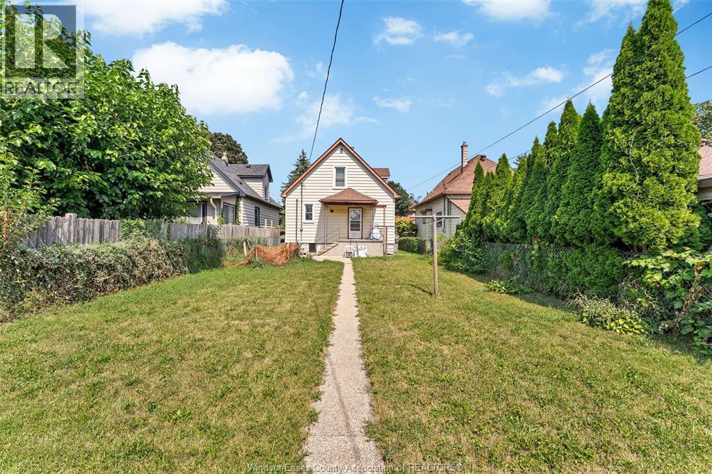 841 PIERRE AVENUE - 26