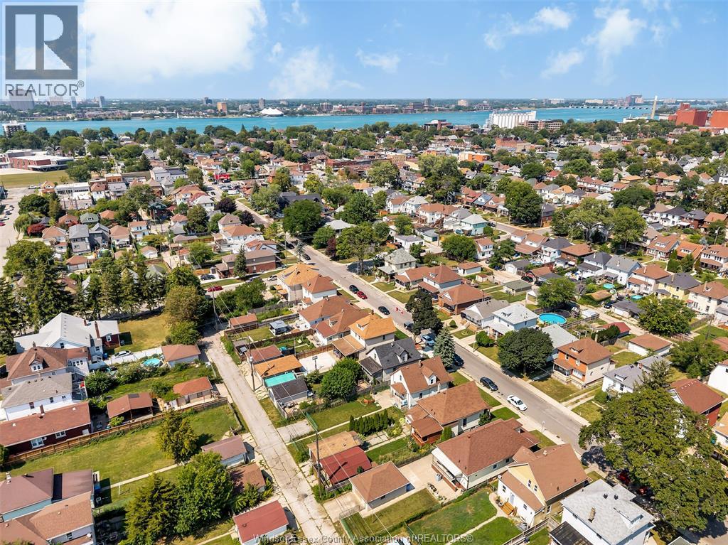 841 PIERRE AVENUE - 32