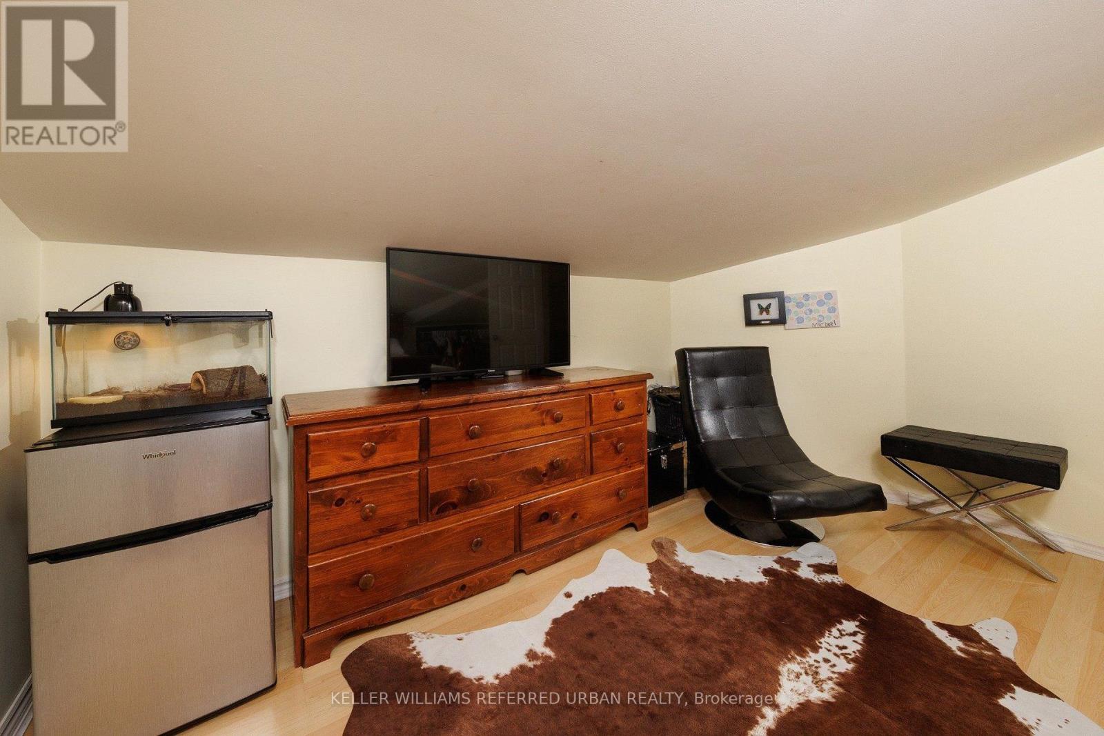 6 ELMHURST DRIVE - 26