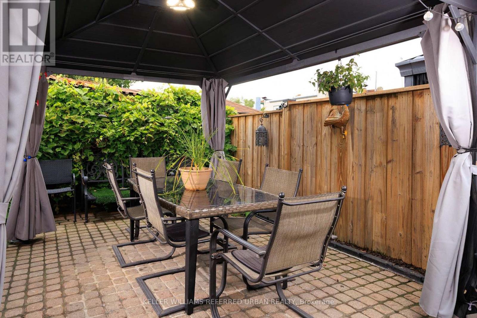 6 ELMHURST DRIVE - 33