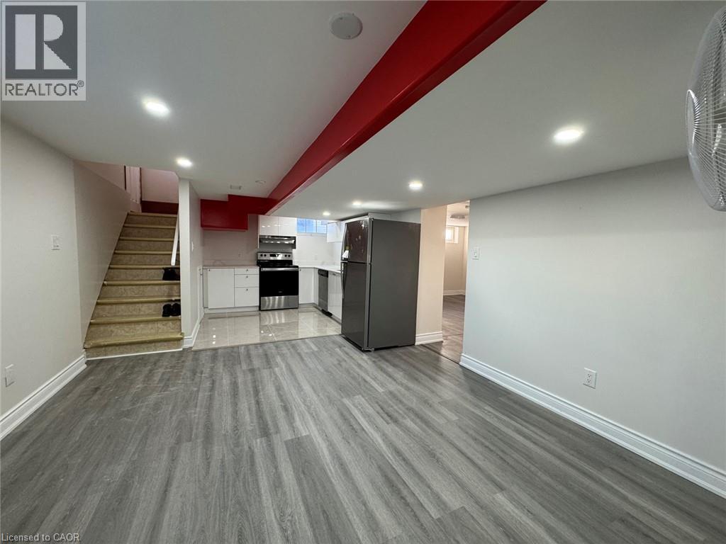 15 PINECREST Drive Unit# Lower — photo 3