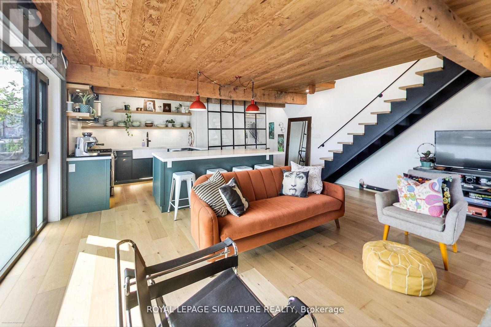 6 LITTLEHAYES LANE - 12