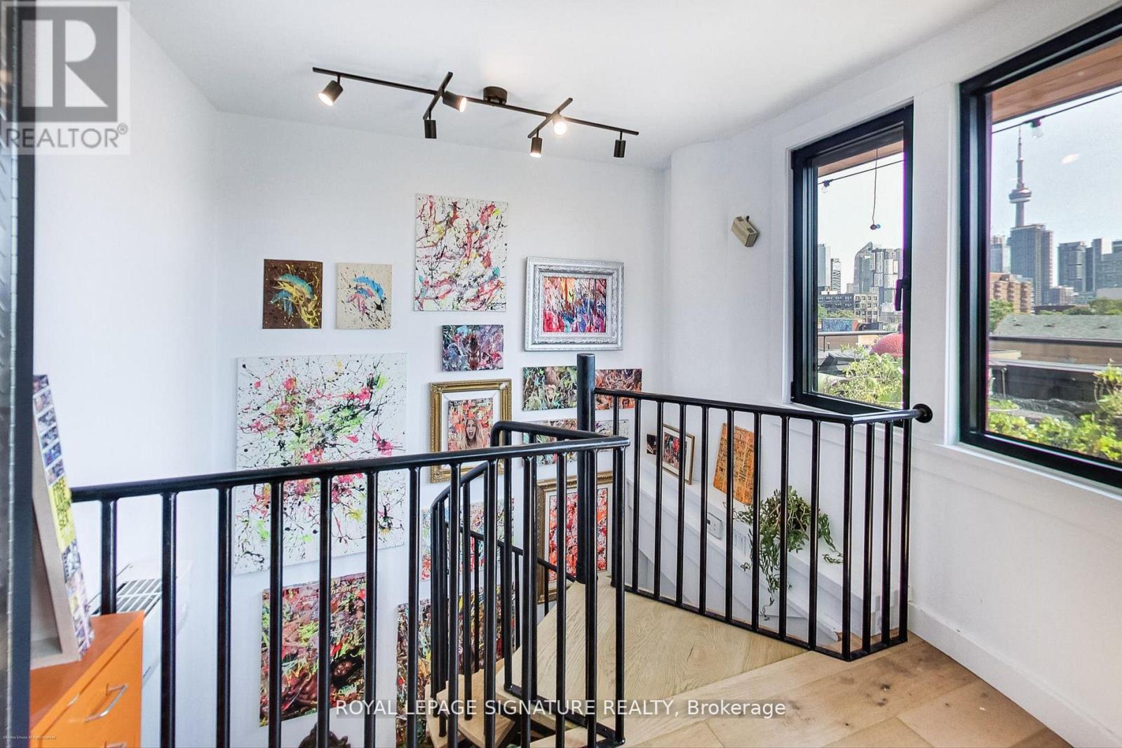 6 LITTLEHAYES LANE - 20