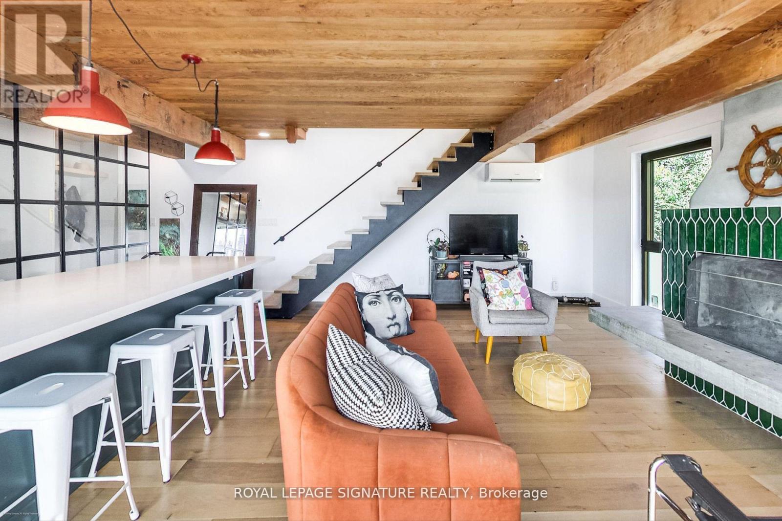 6 LITTLEHAYES LANE - 8