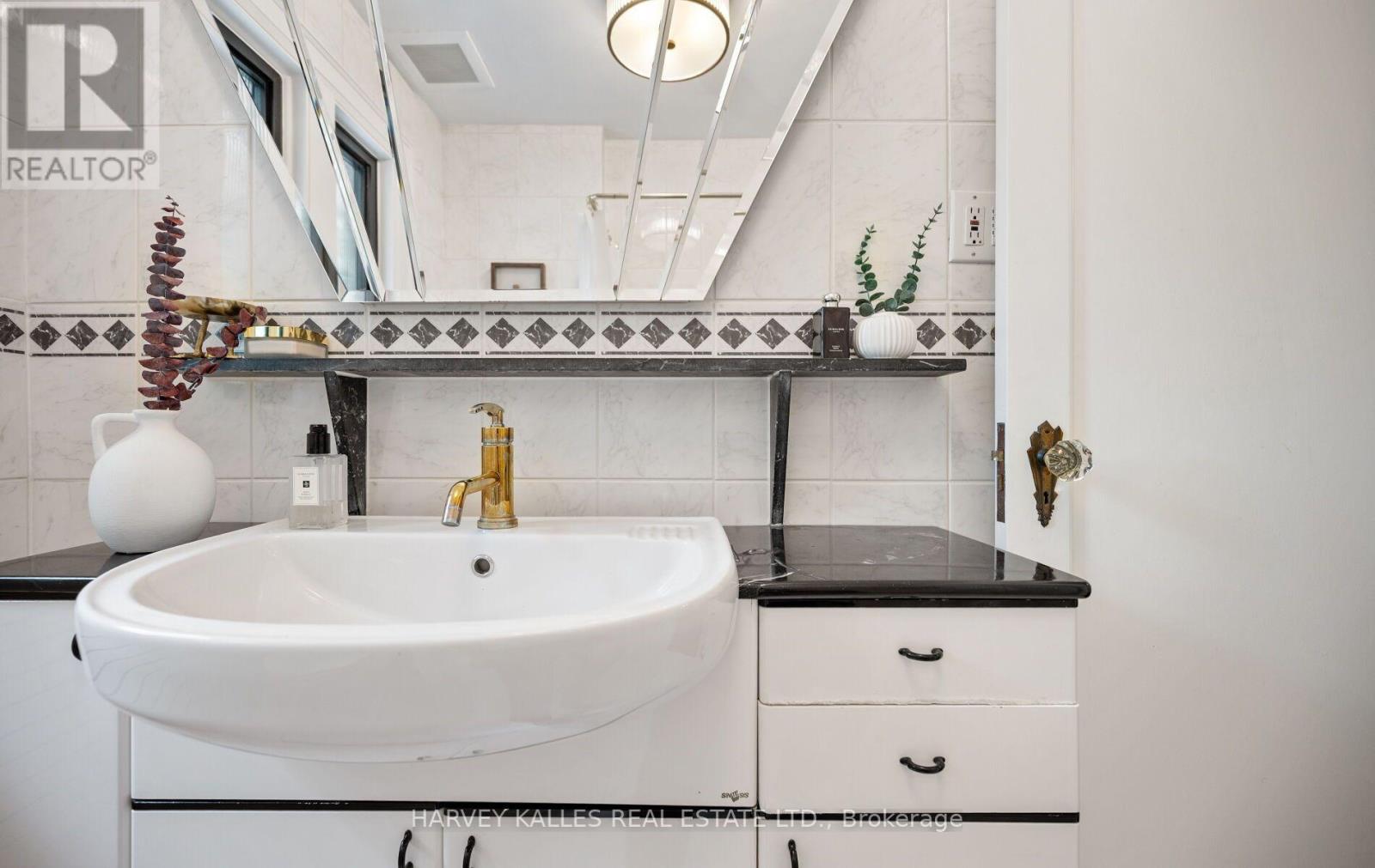 494 ROSELAWN AVENUE - 31