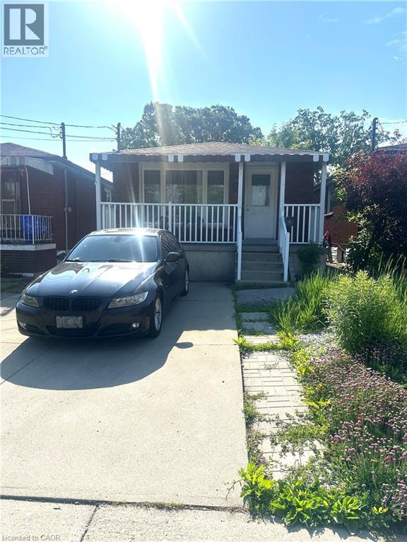 70 ELLIS Avenue, Hamilton — photo 2