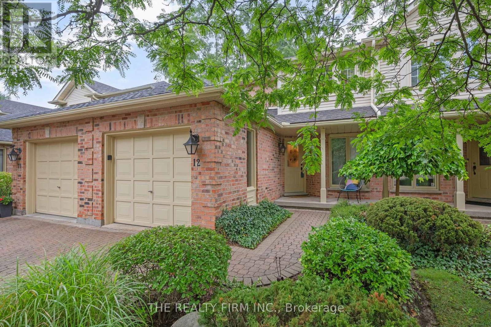 #12 810 MAITLAND STREET - 1