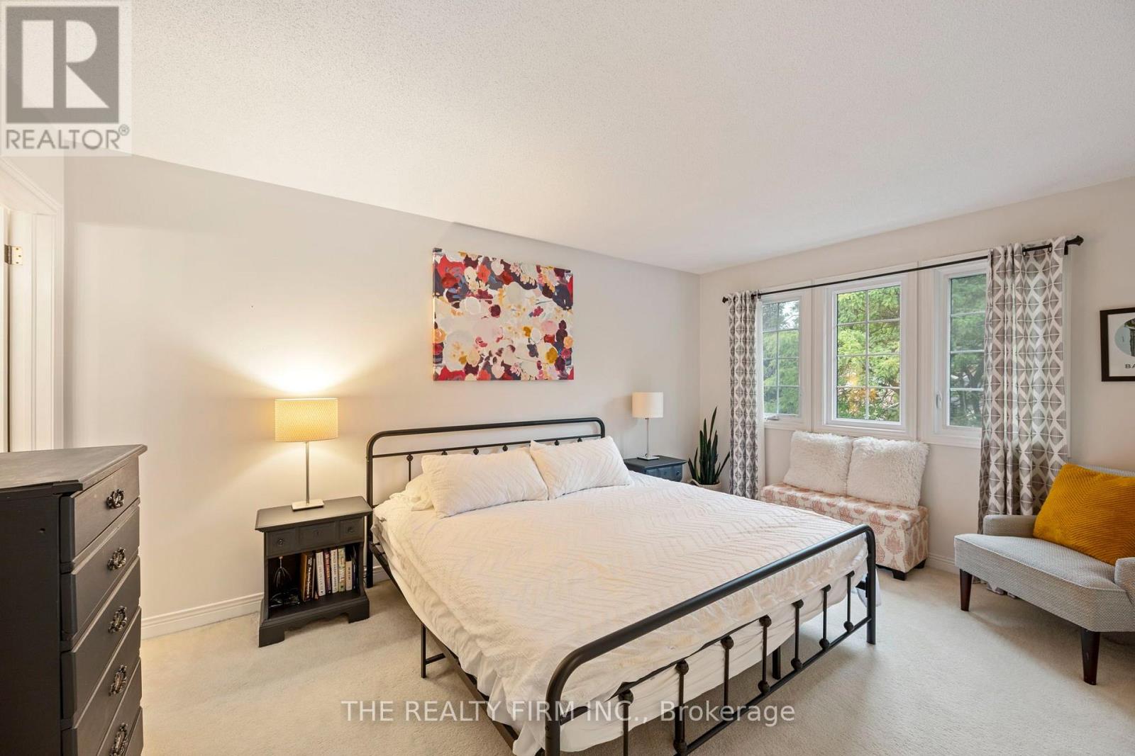 #12 810 MAITLAND STREET - 18