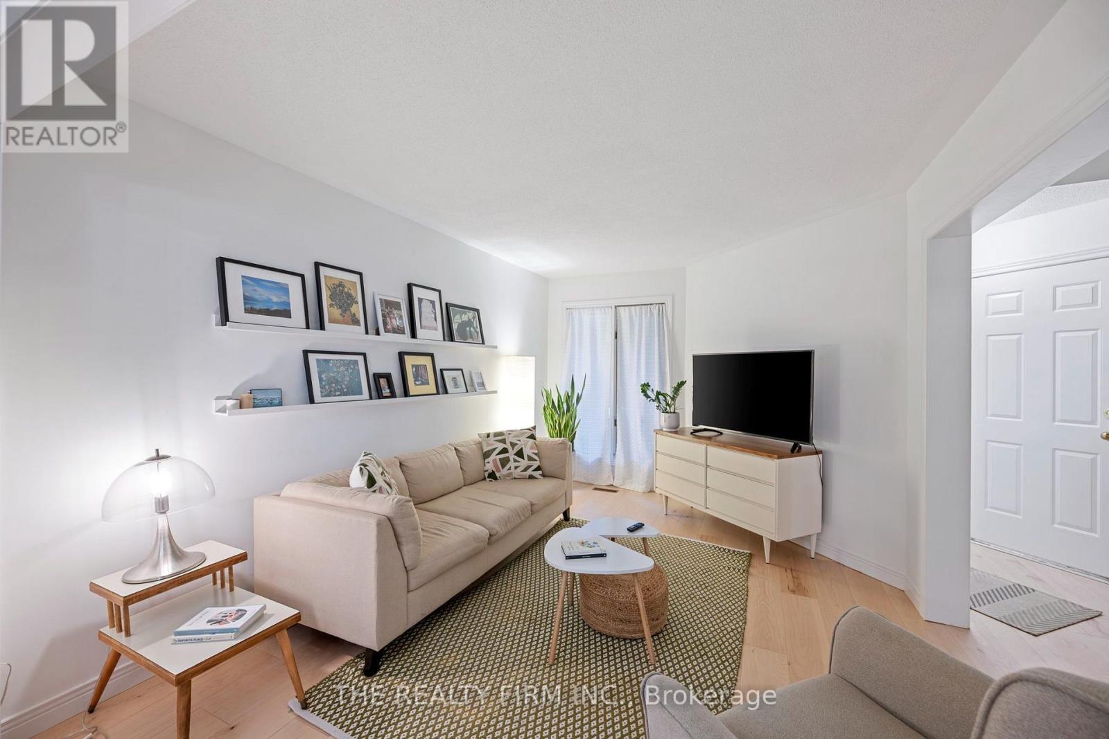 #12 810 MAITLAND STREET - Image 5