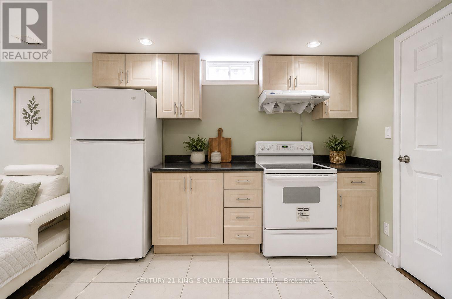 25 WESTMORELAND COURT - 33