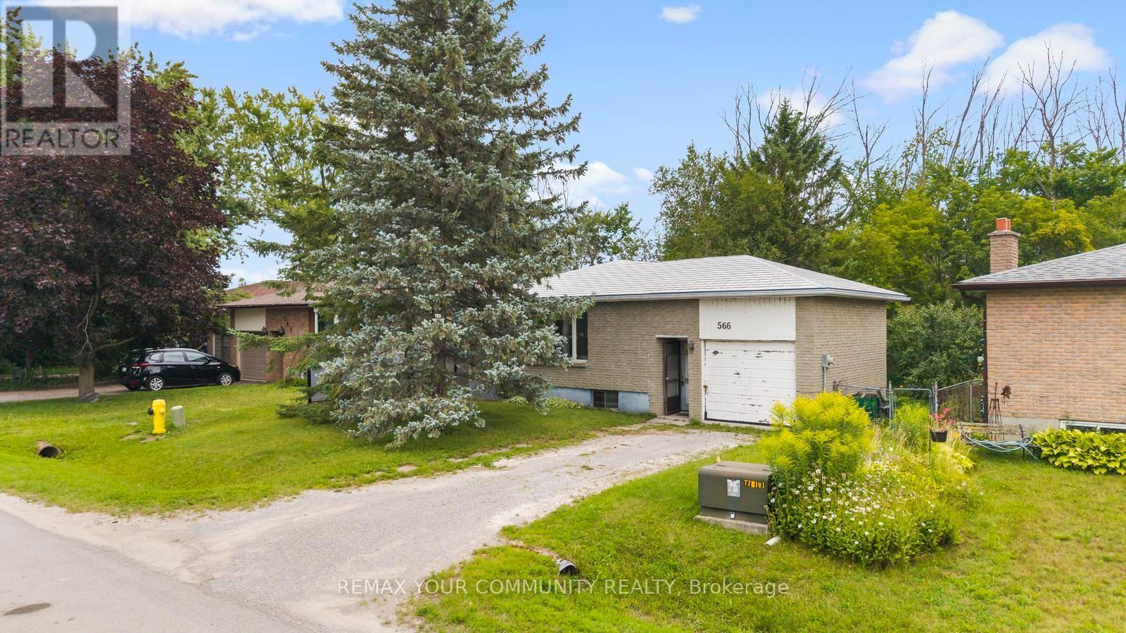 566 HIGHLAND CRESCENT - 2