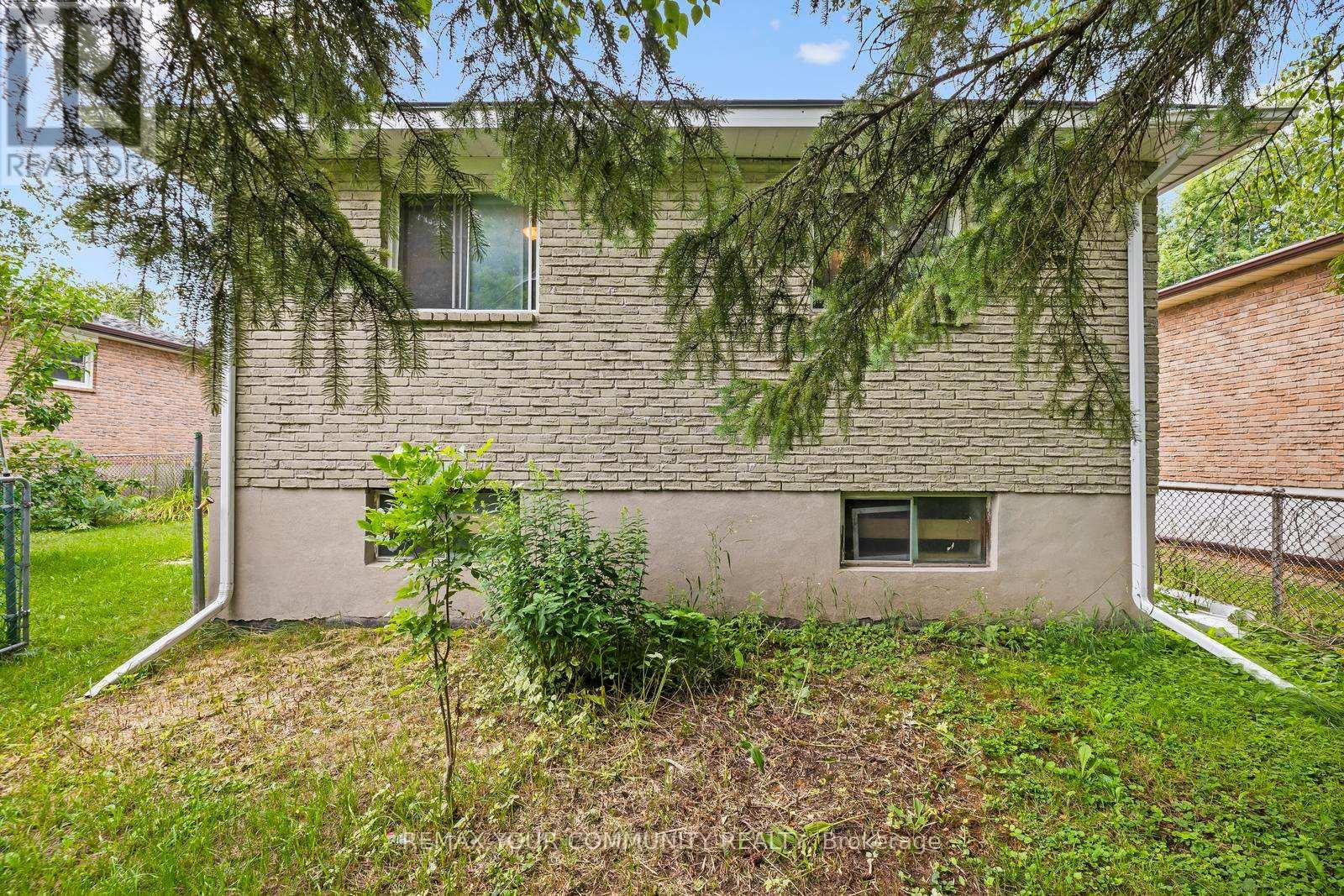 566 HIGHLAND CRESCENT - 31