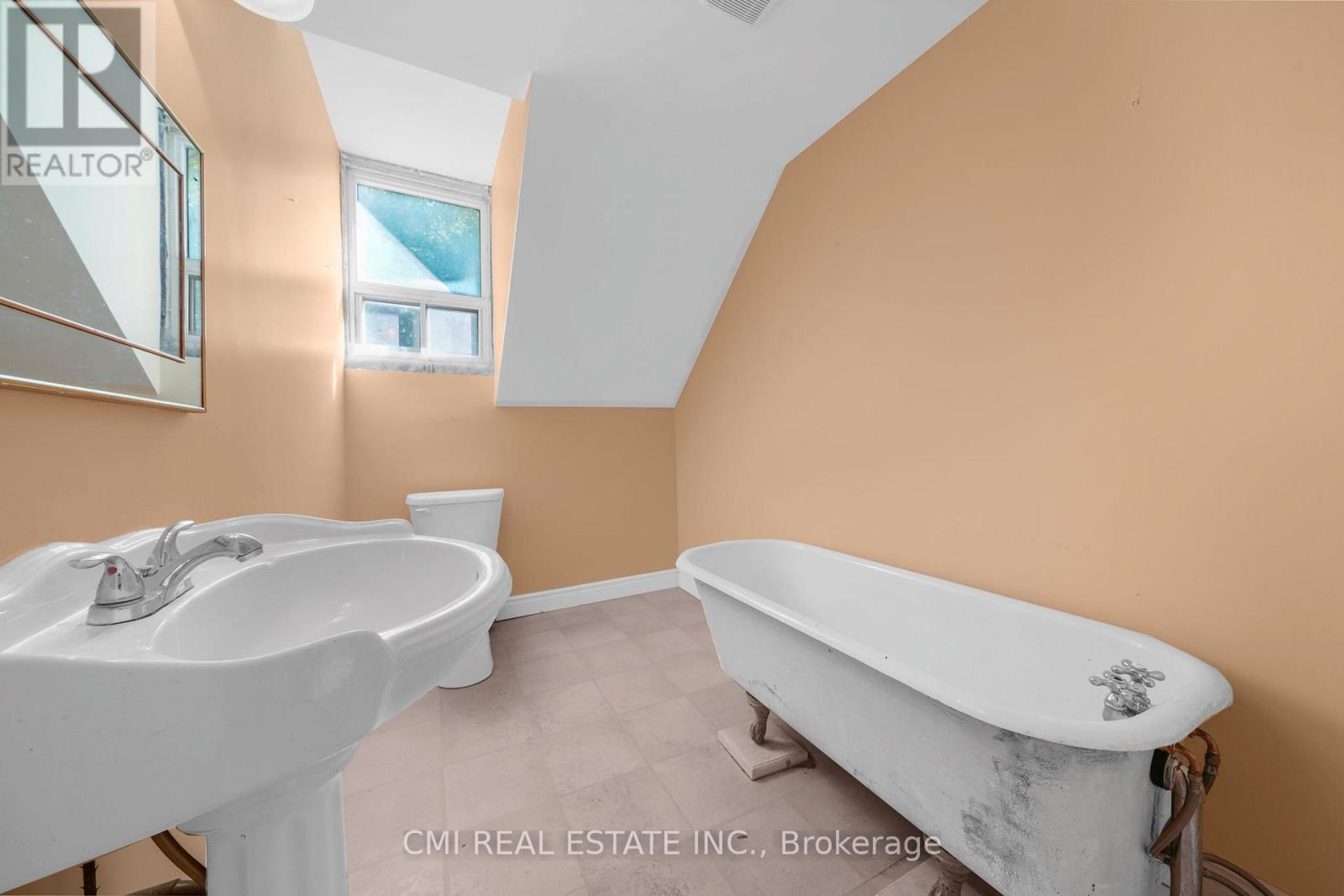 43 PERRY STREET - 25