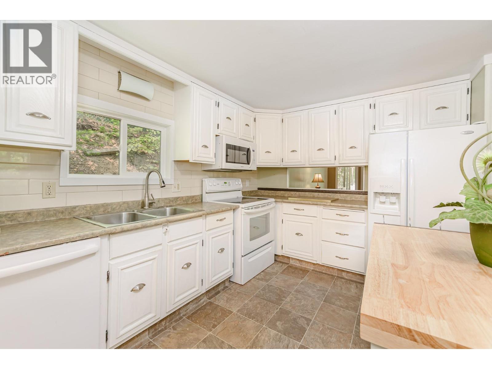 2036 Solsqua-Sicamous Road Unit# 8, Sicamous — photo 3