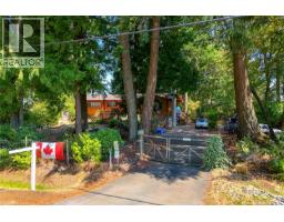 Primary Bedroom - 6311 Rodolph Rd, Central Saanich, BC V8Z5V9 Photo 6