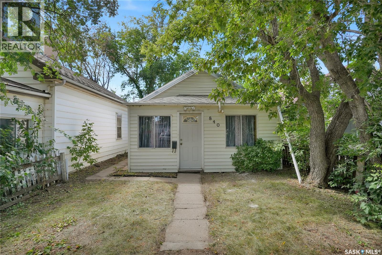 840 Grey AVENUE - 2