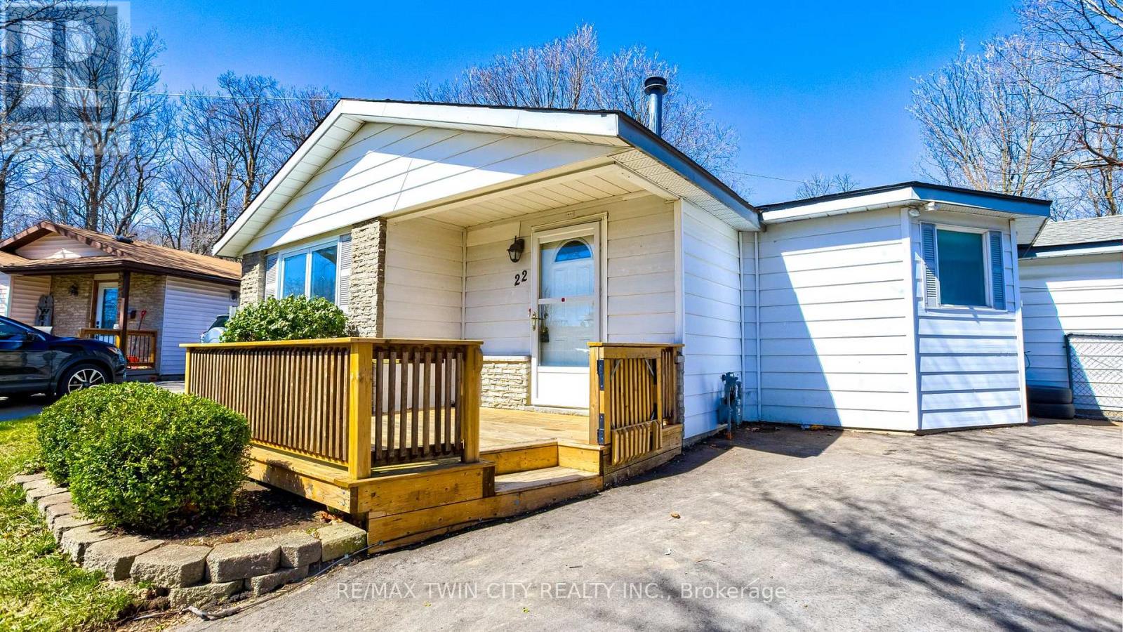 22 BLACKHORNE CRESCENT — photo 2