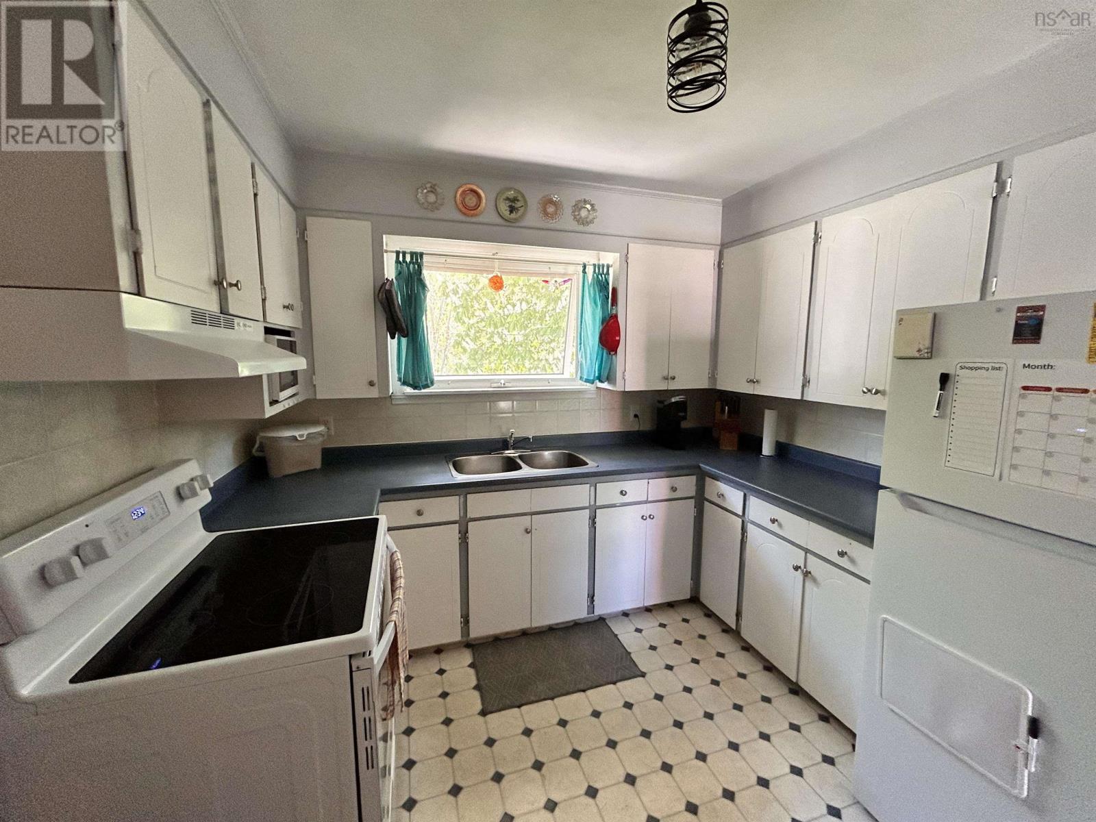 18 Oak Crescent - 13