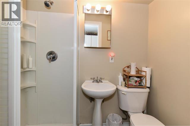  1412 Lawrence Avenue, Kelowna