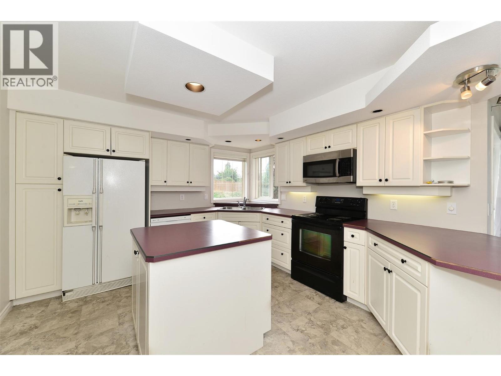  1412 Lawrence Avenue, Kelowna