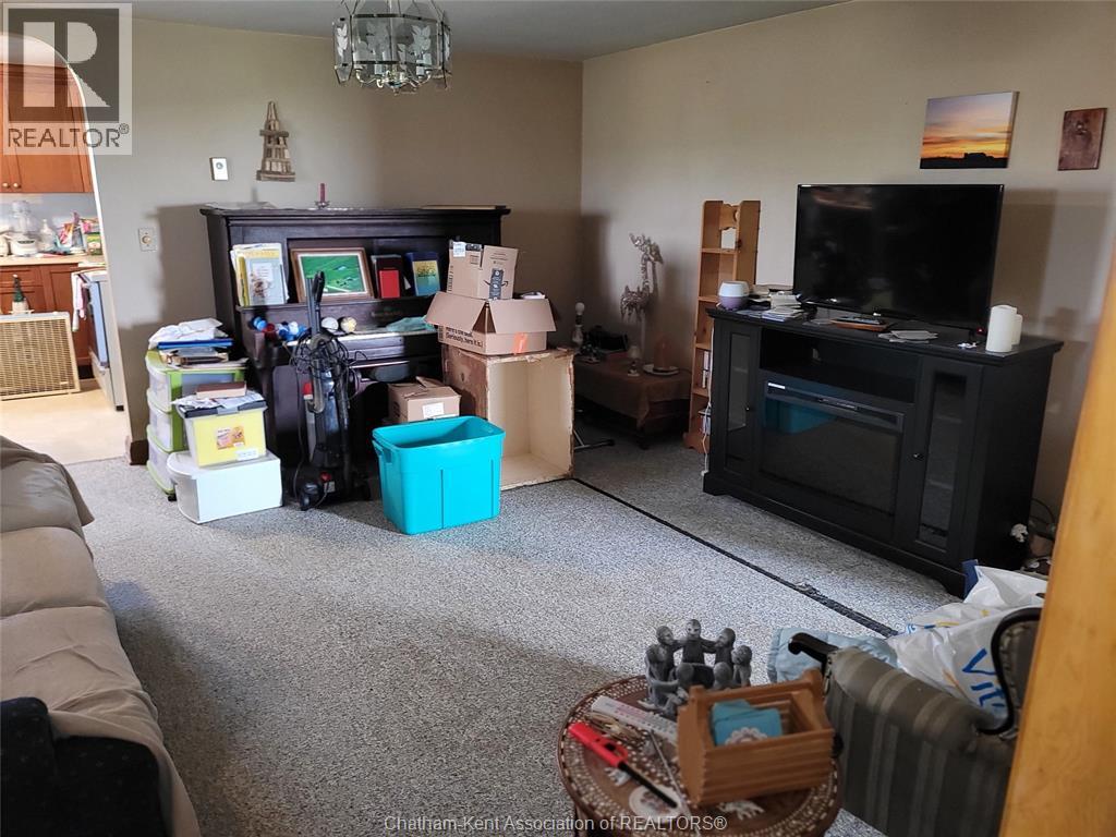221 HOLT LINE - Image 4