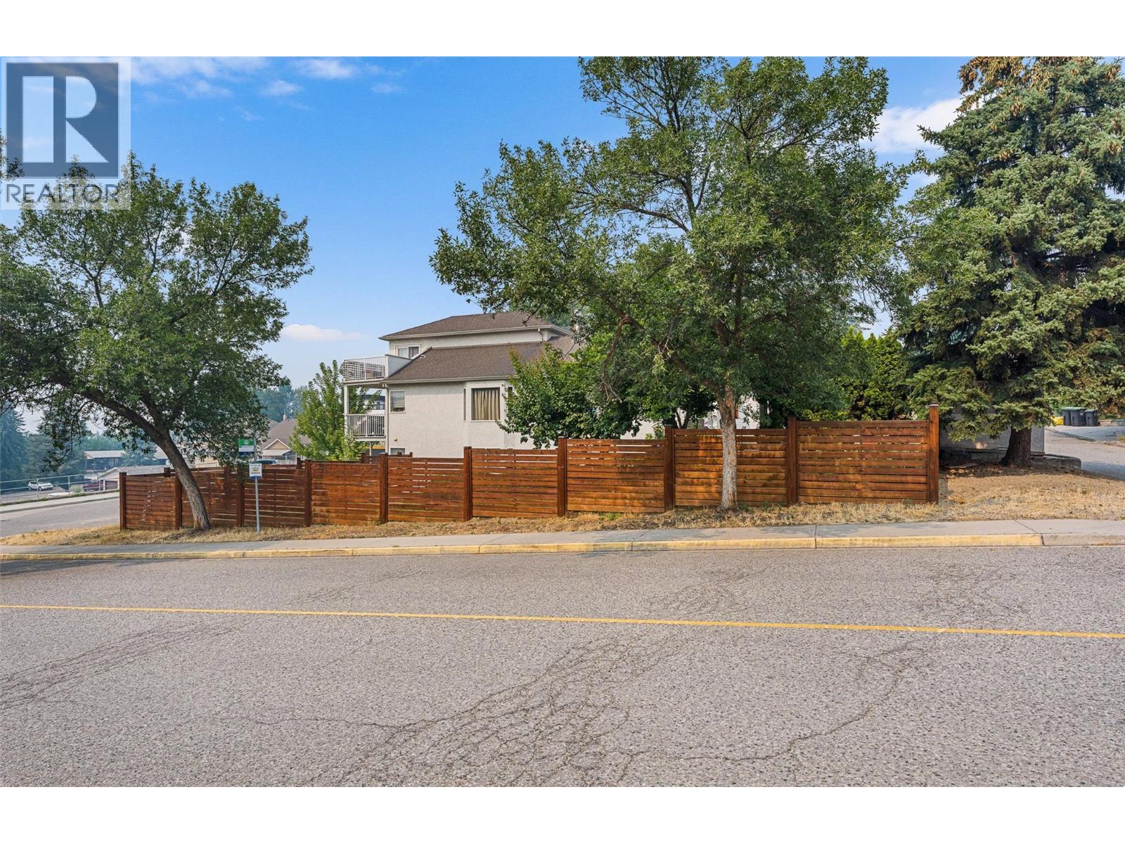  1412 Lawrence Avenue, Kelowna