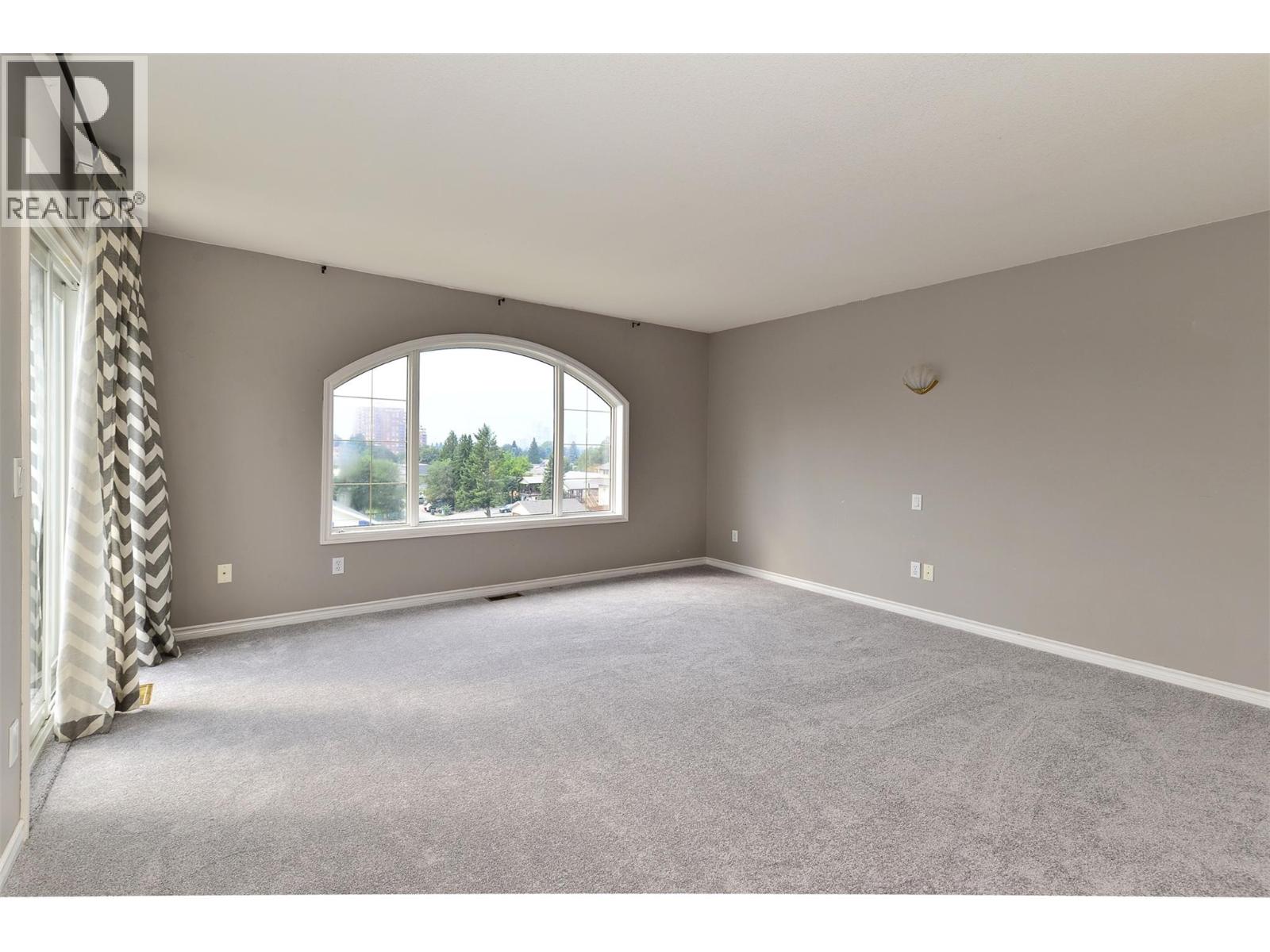  1412 Lawrence Avenue, Kelowna