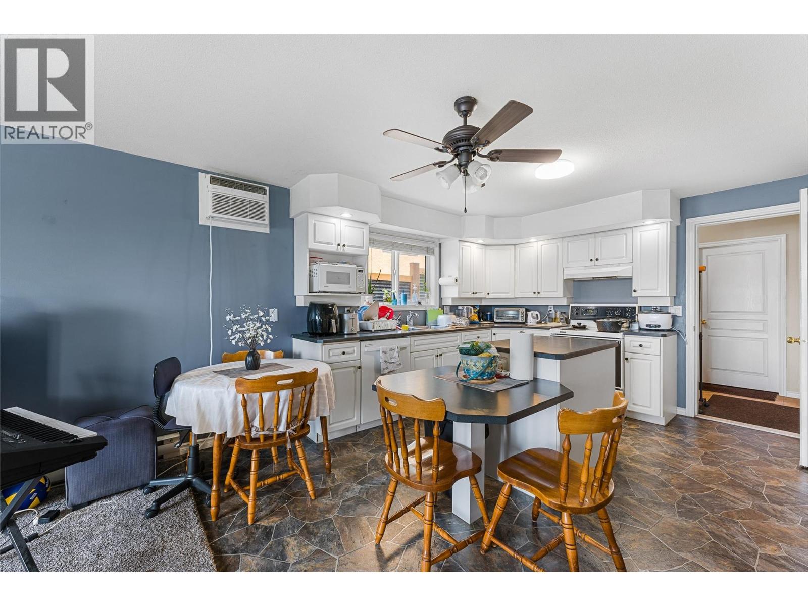  1412 Lawrence Avenue, Kelowna