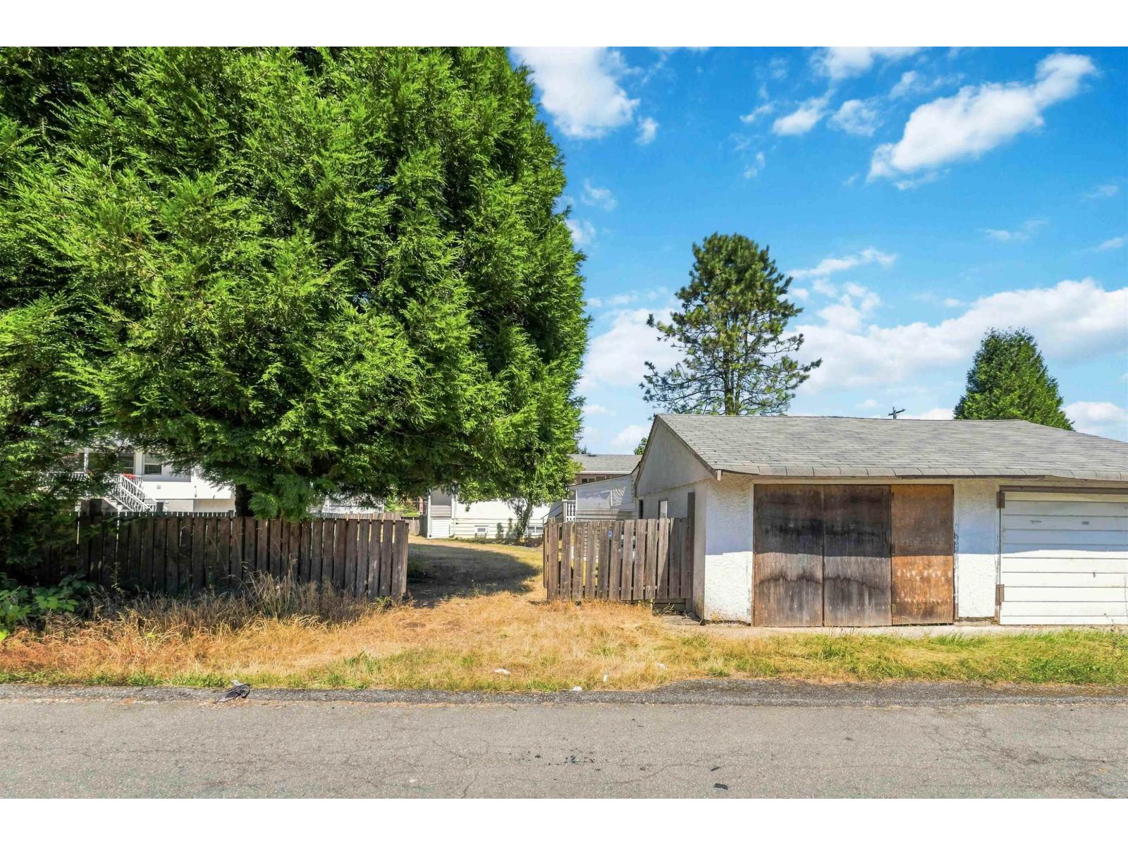 5 Bed, 3 Bath House for Sale in Surrey – 14742 106A AVENUE, Surrey – MLS# R3154026 - Image 2