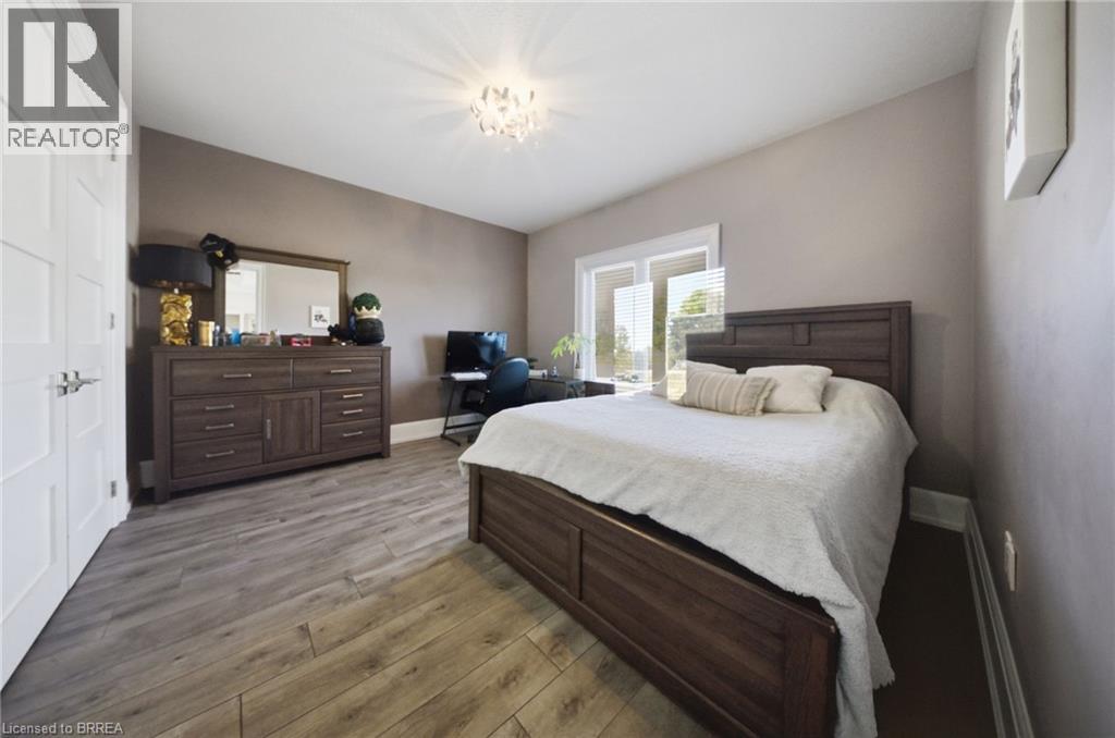 18 HARPER Boulevard - 18