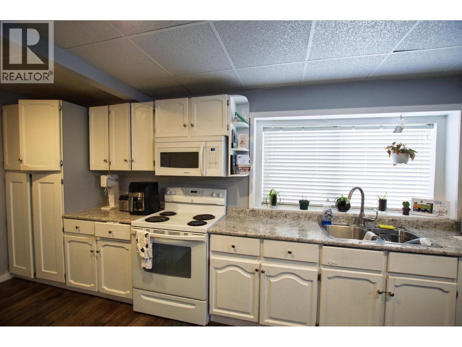 Photo 8 of 32 — 607-615 GILLETT STREET · Prince George, BC