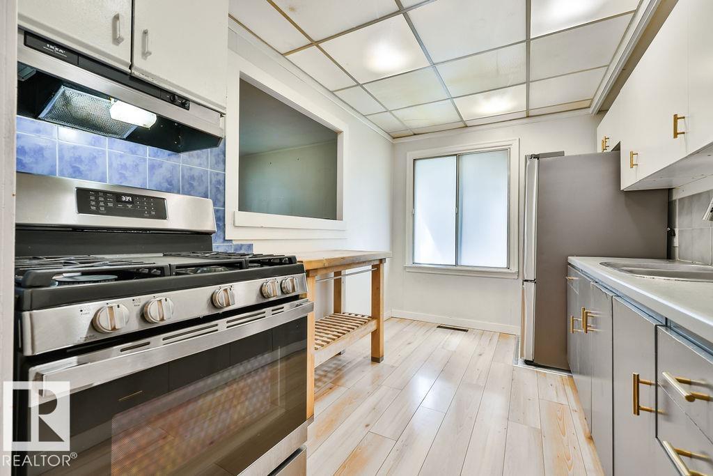 8318 80 AV NW - 8