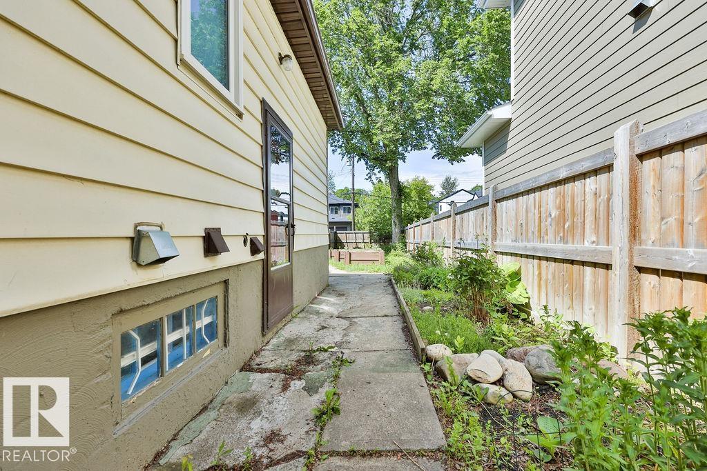 8318 80 Avenue NW - Photo 27
