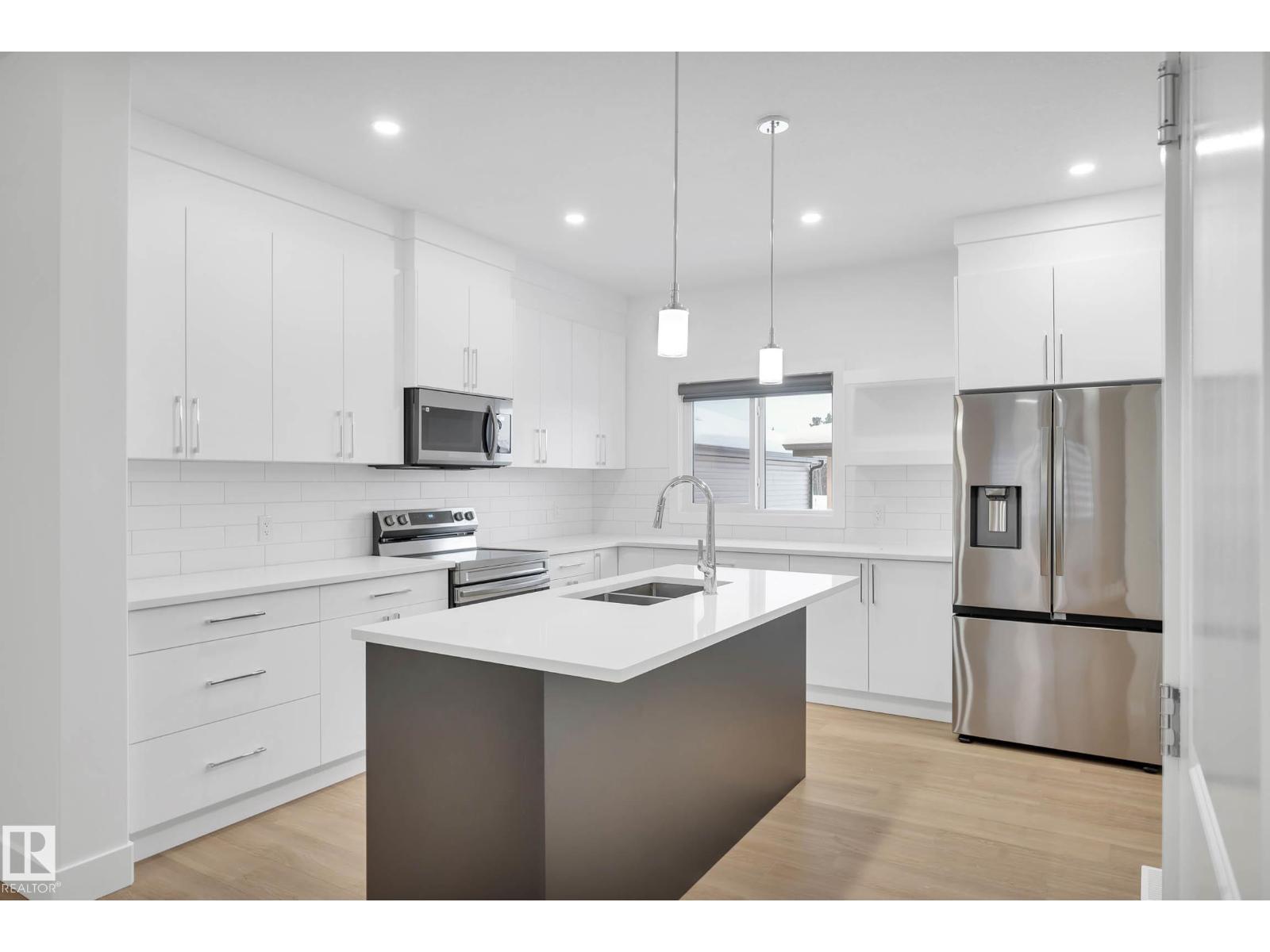 76 PENN PL - Image 13