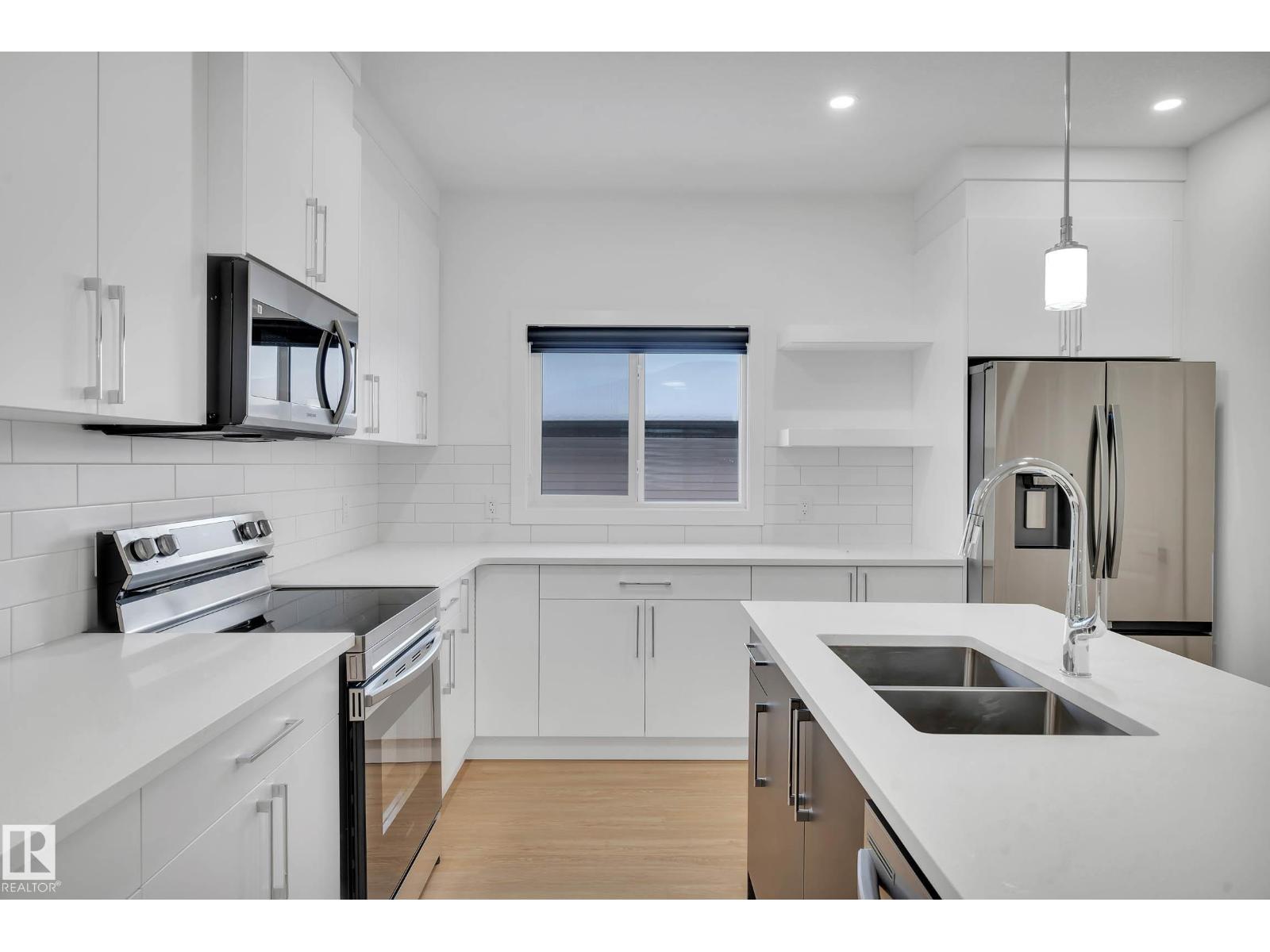 76 PENN PL - Image 14