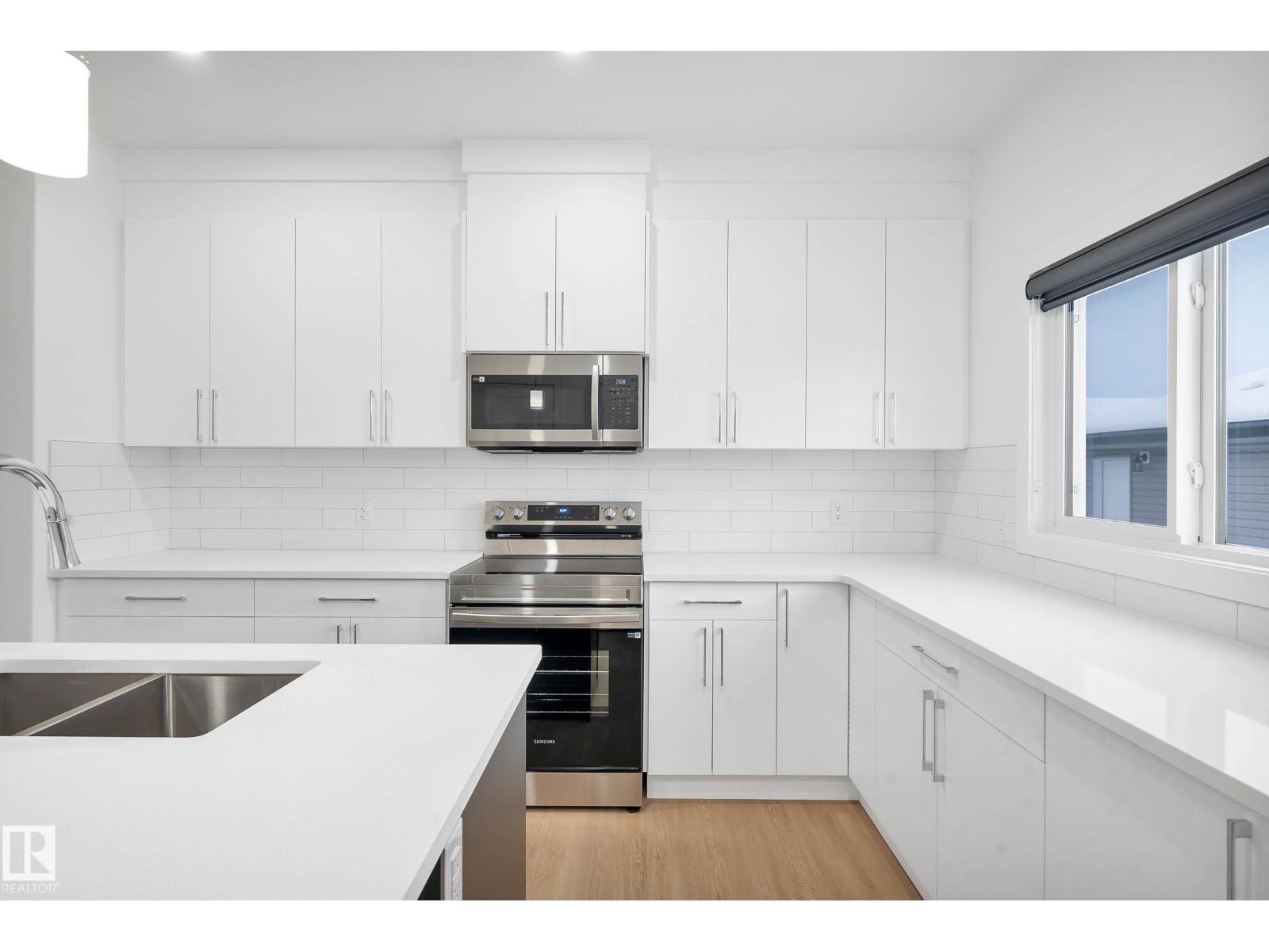 76 PENN PL - 15